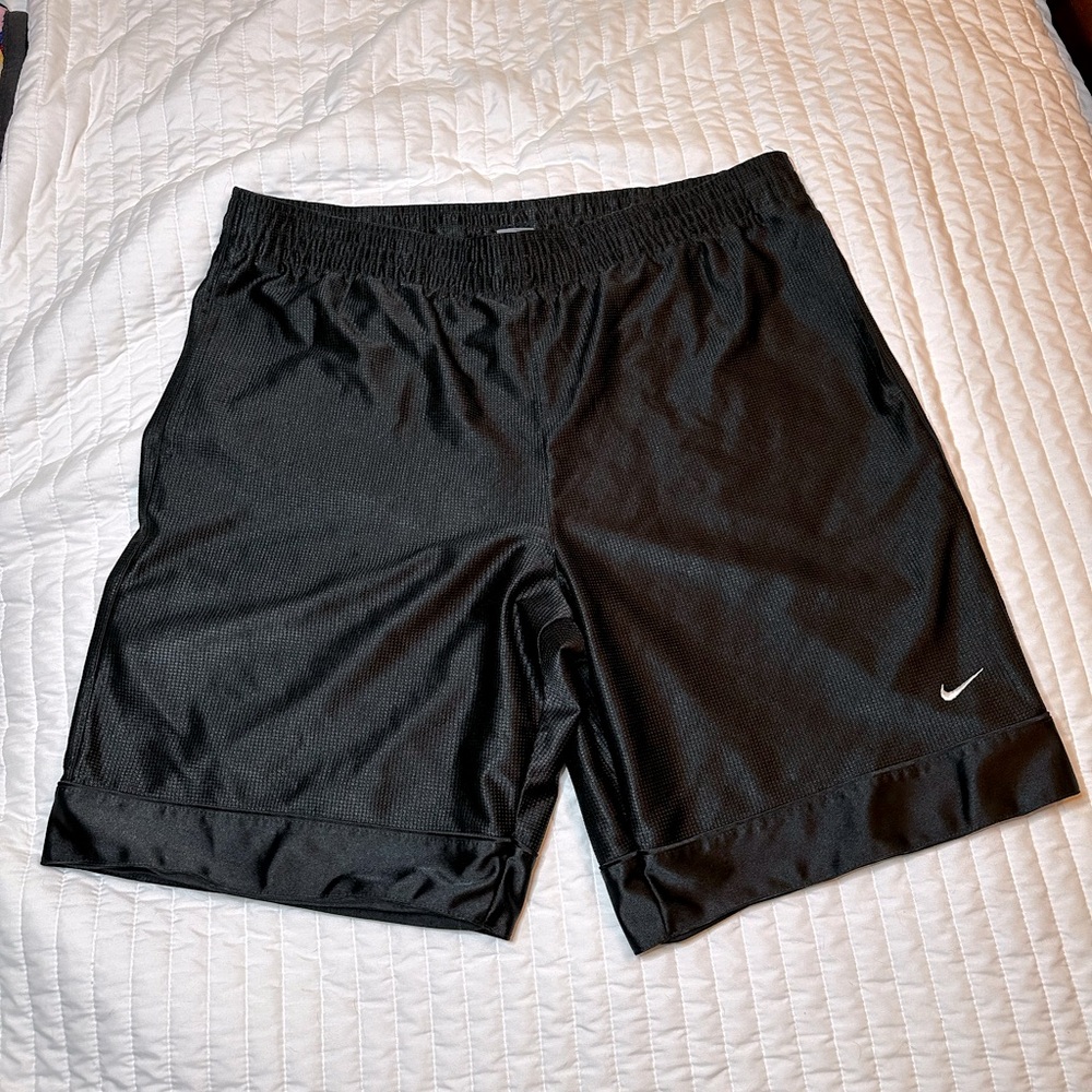 Men’s Nike Basketball Shorts - Sz LG